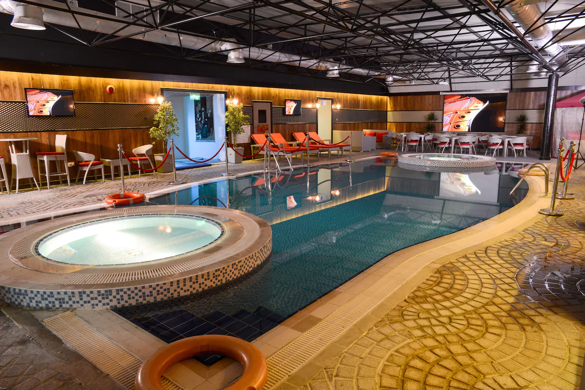 استخر اتاق هتل سان اند سندز دبی